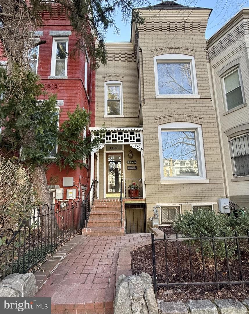 1123 I Street NE photo 1