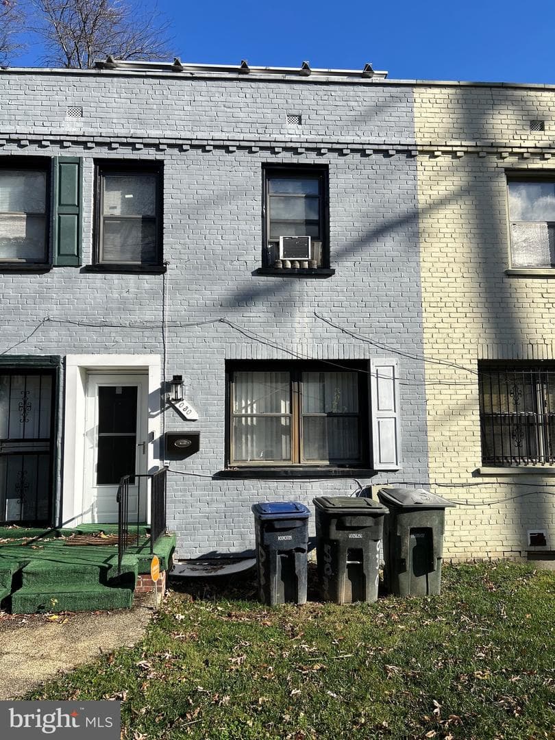 5030 Just Street NE photo 1