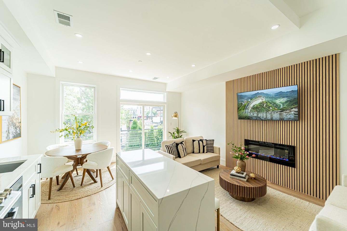 2517 Ontario Road NW #ph8 photo 1