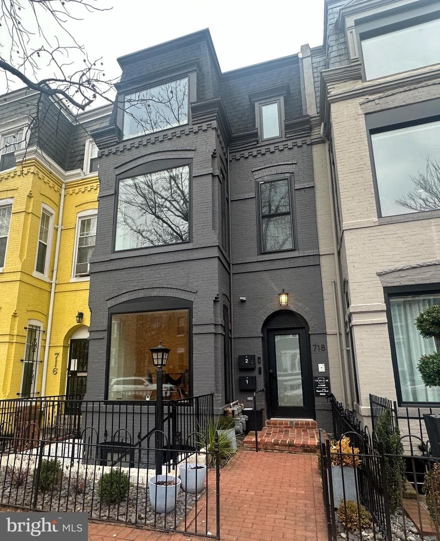 718 6th Street NE #1 photo 1