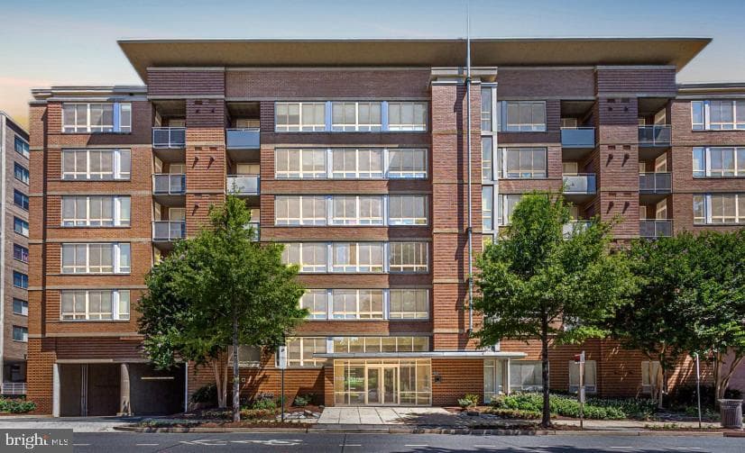 355 I Street SW #601 photo 1