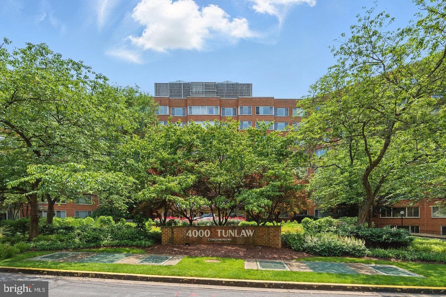 4000 Tunlaw Road NW #1007 photo 1