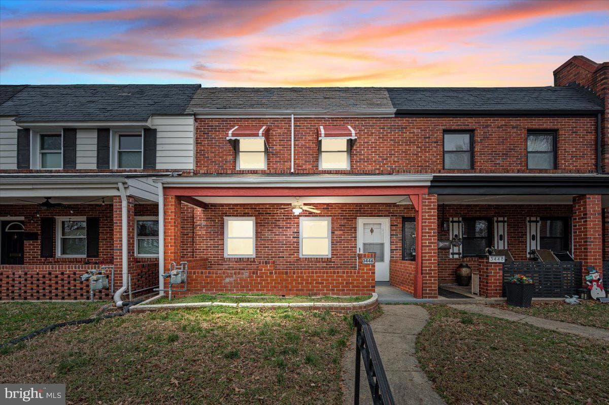 3446 Dix Street NE photo 1