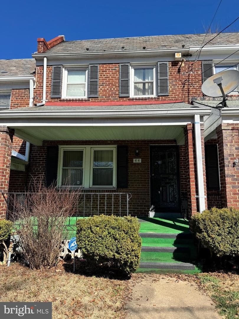 44 Crittenden Street NE photo 1