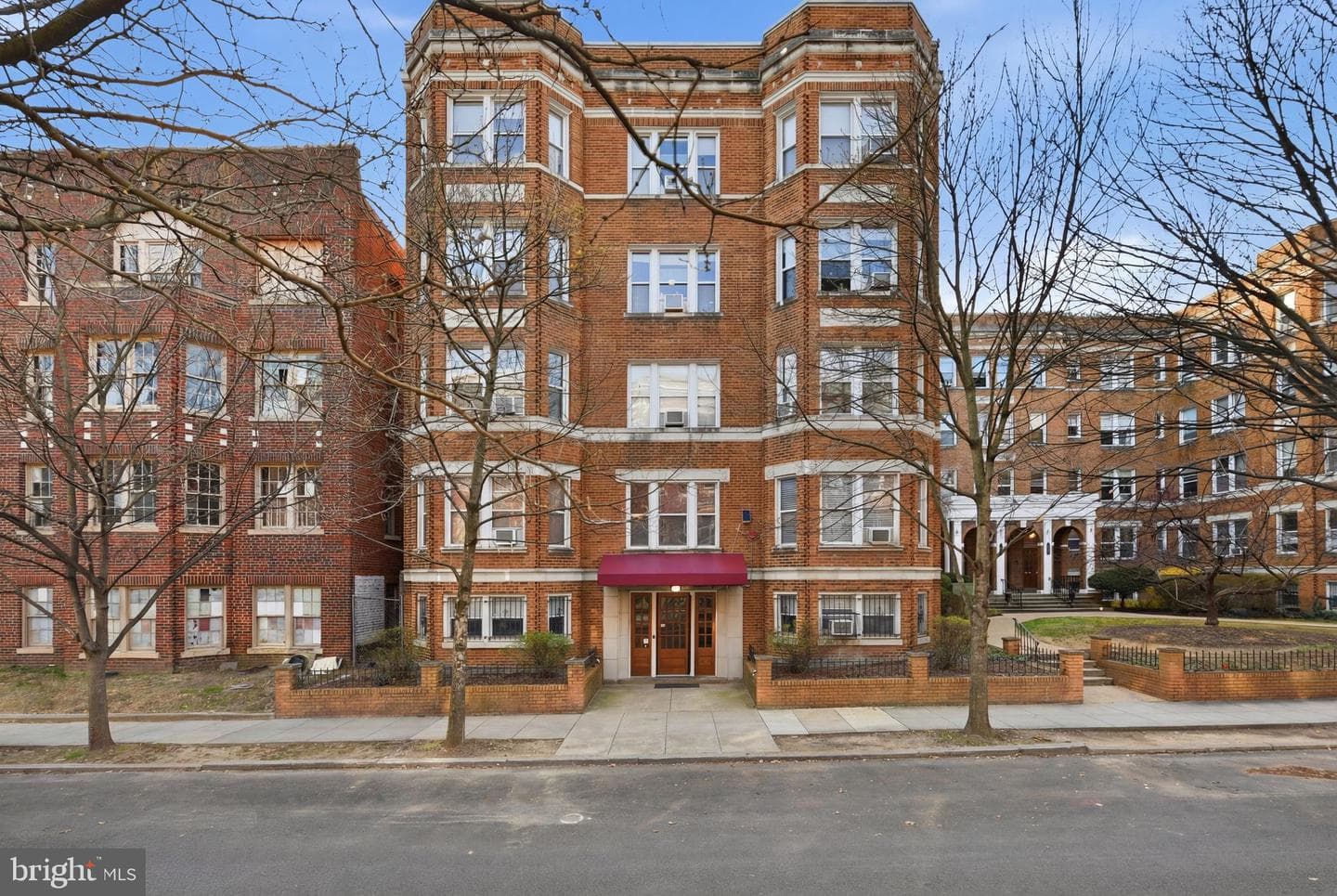 1820 Clydesdale Place NW #4 photo 1