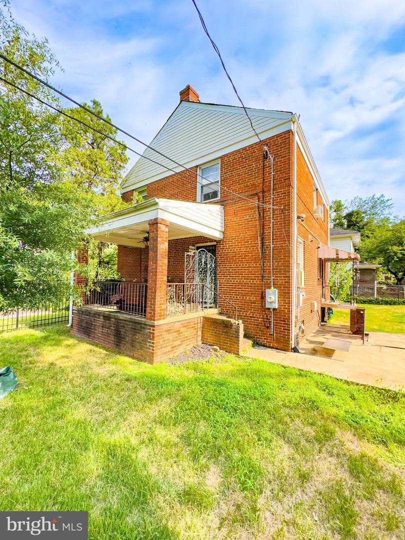 408 44th Street NE photo 1