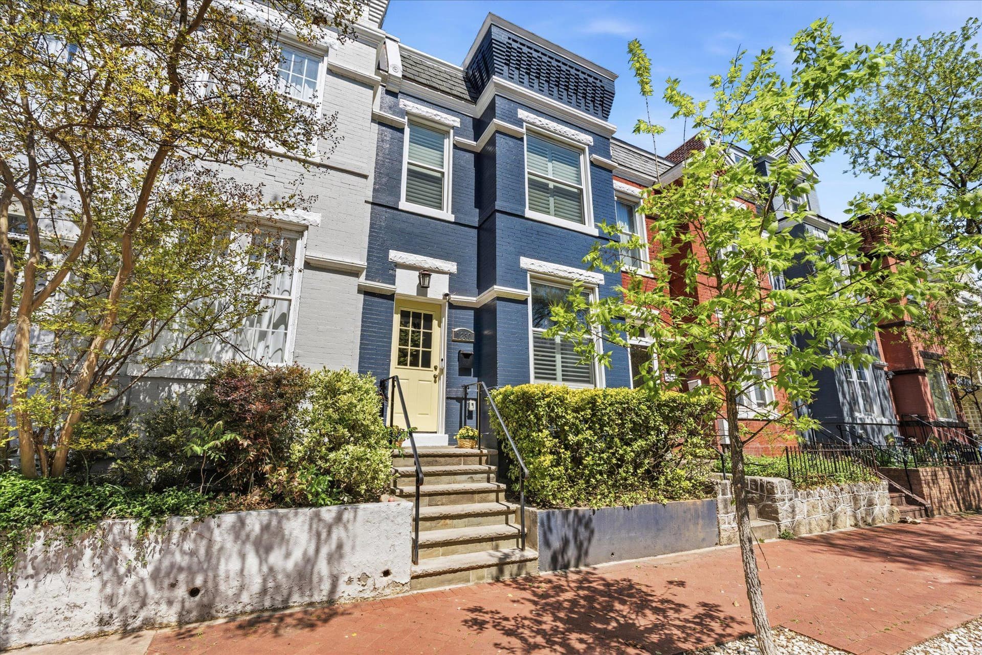 1230 Duncan Place NE photo 1