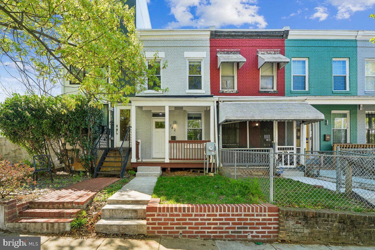 742 Irving Street NW photo 1