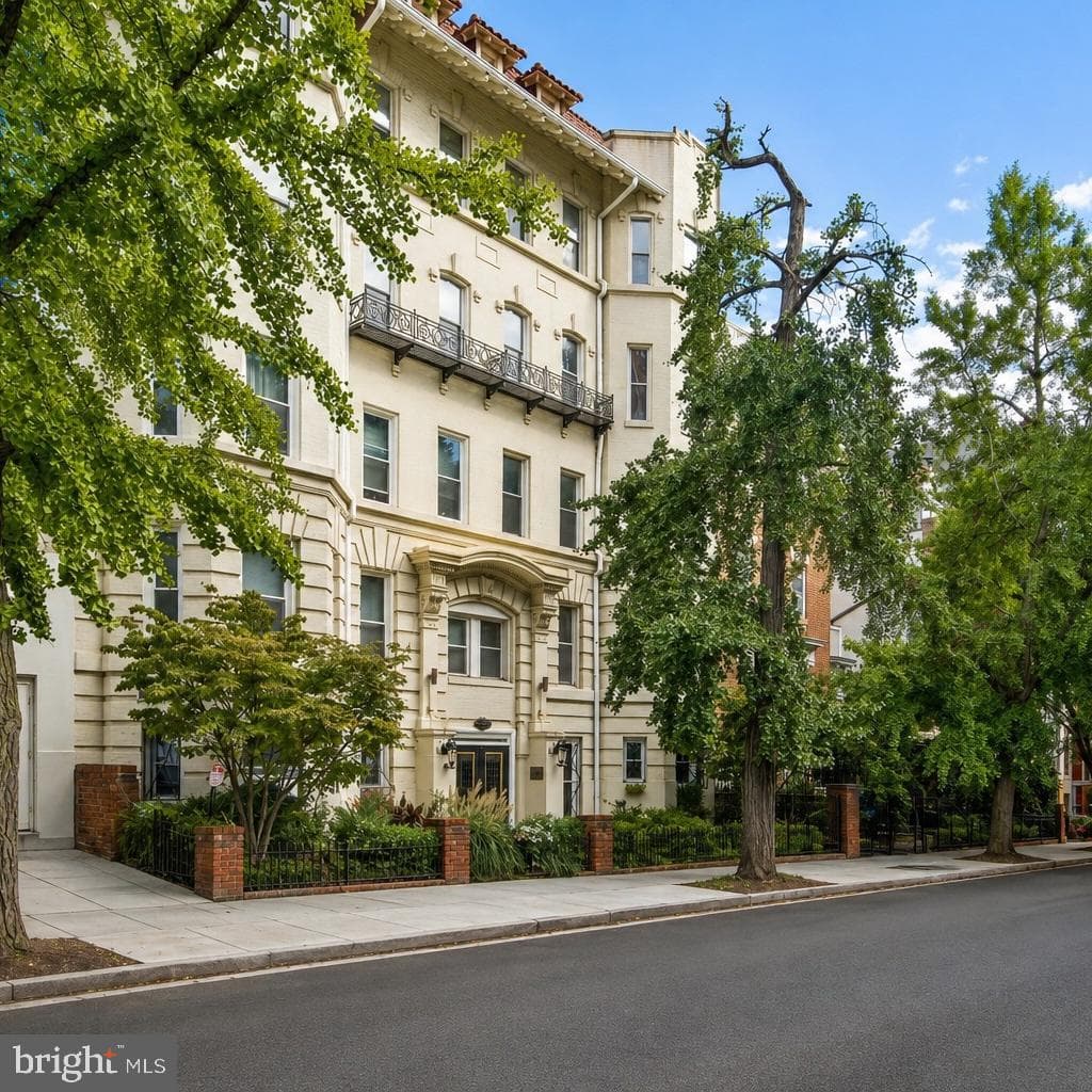 1831 Belmont Road NW #203