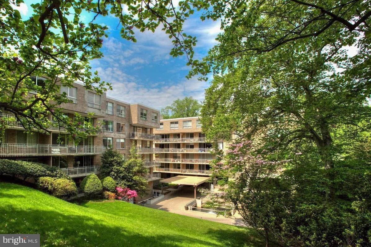 4100 Cathedral Avenue NW #820, Washington