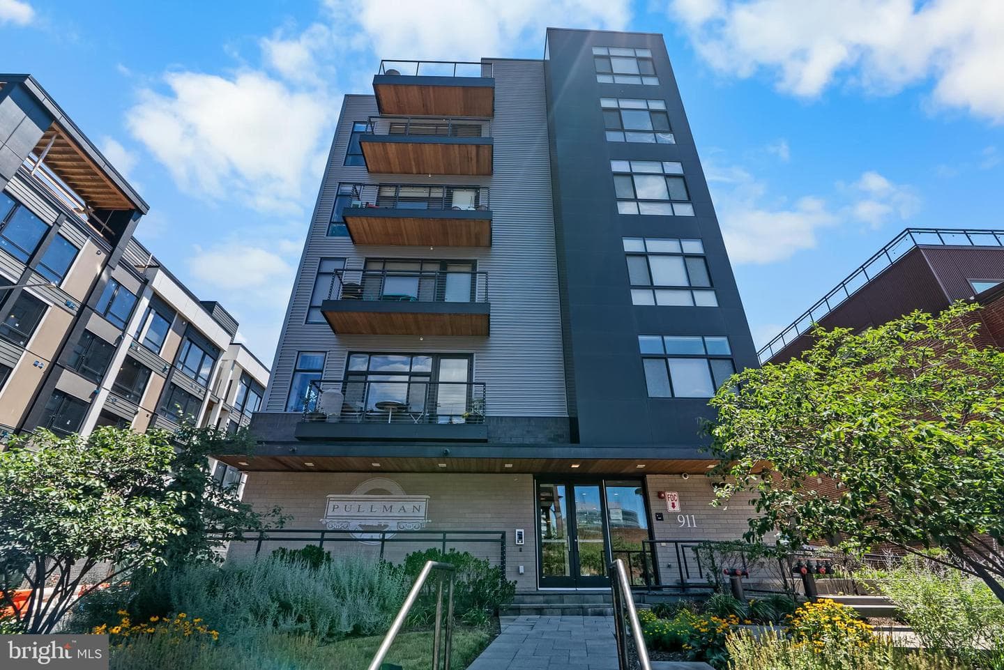 911 2nd Street NE #204, Washington