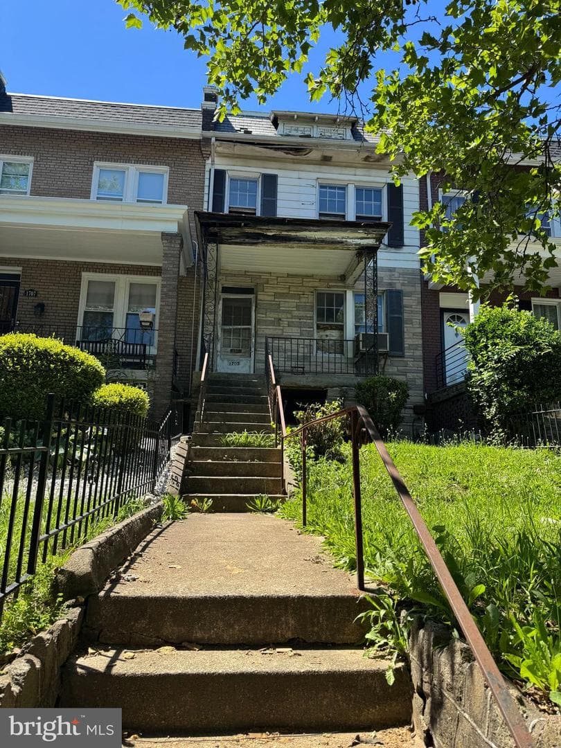 1705 M Street NE
