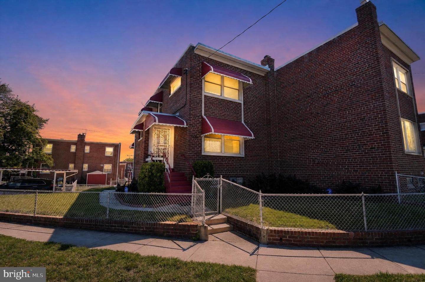5539 5th Street NE
