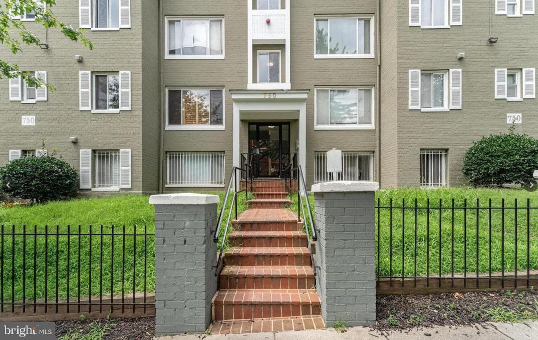 750 Barnaby Street SE #t3, Washington