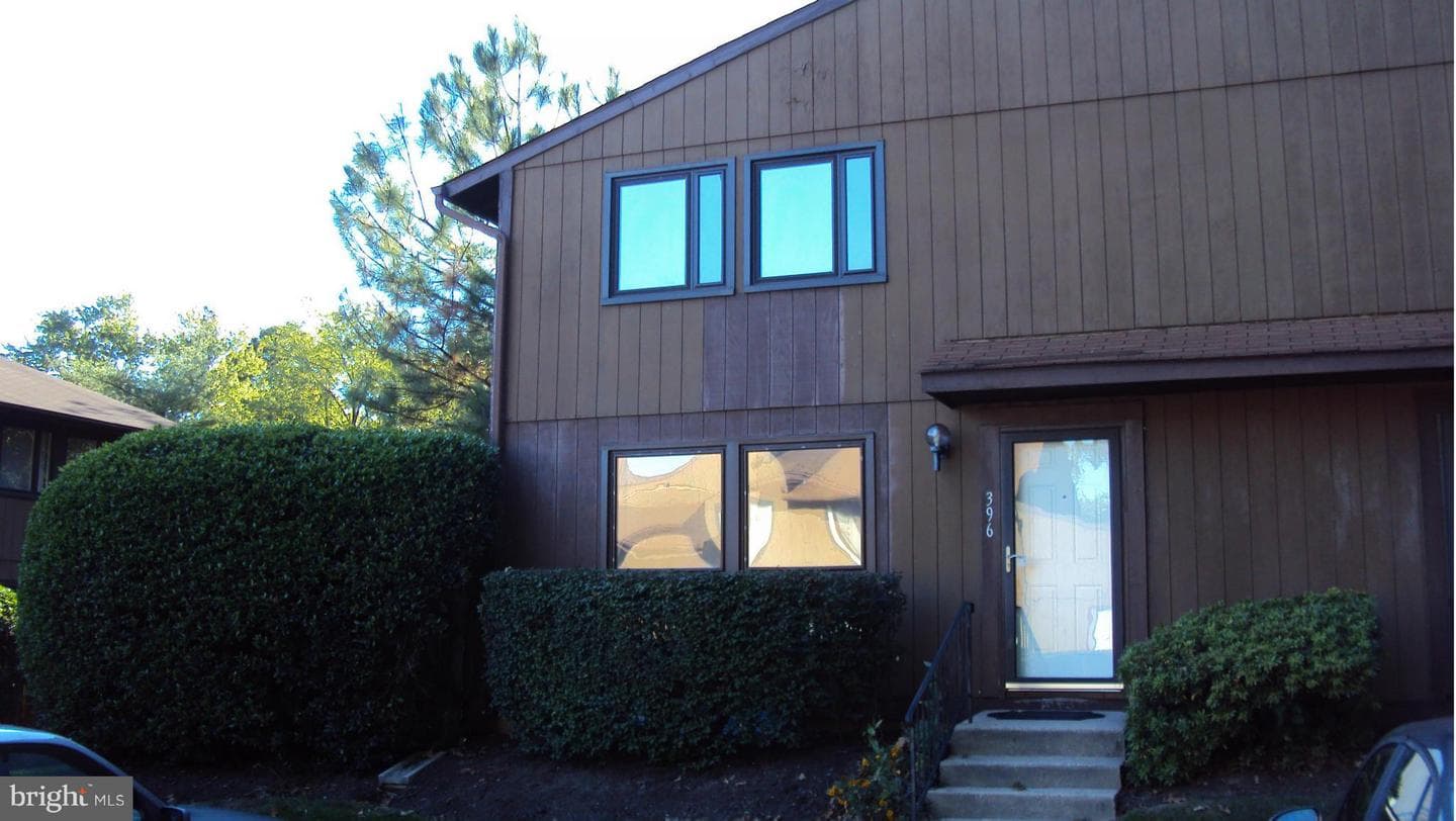 396 West Court photo 1