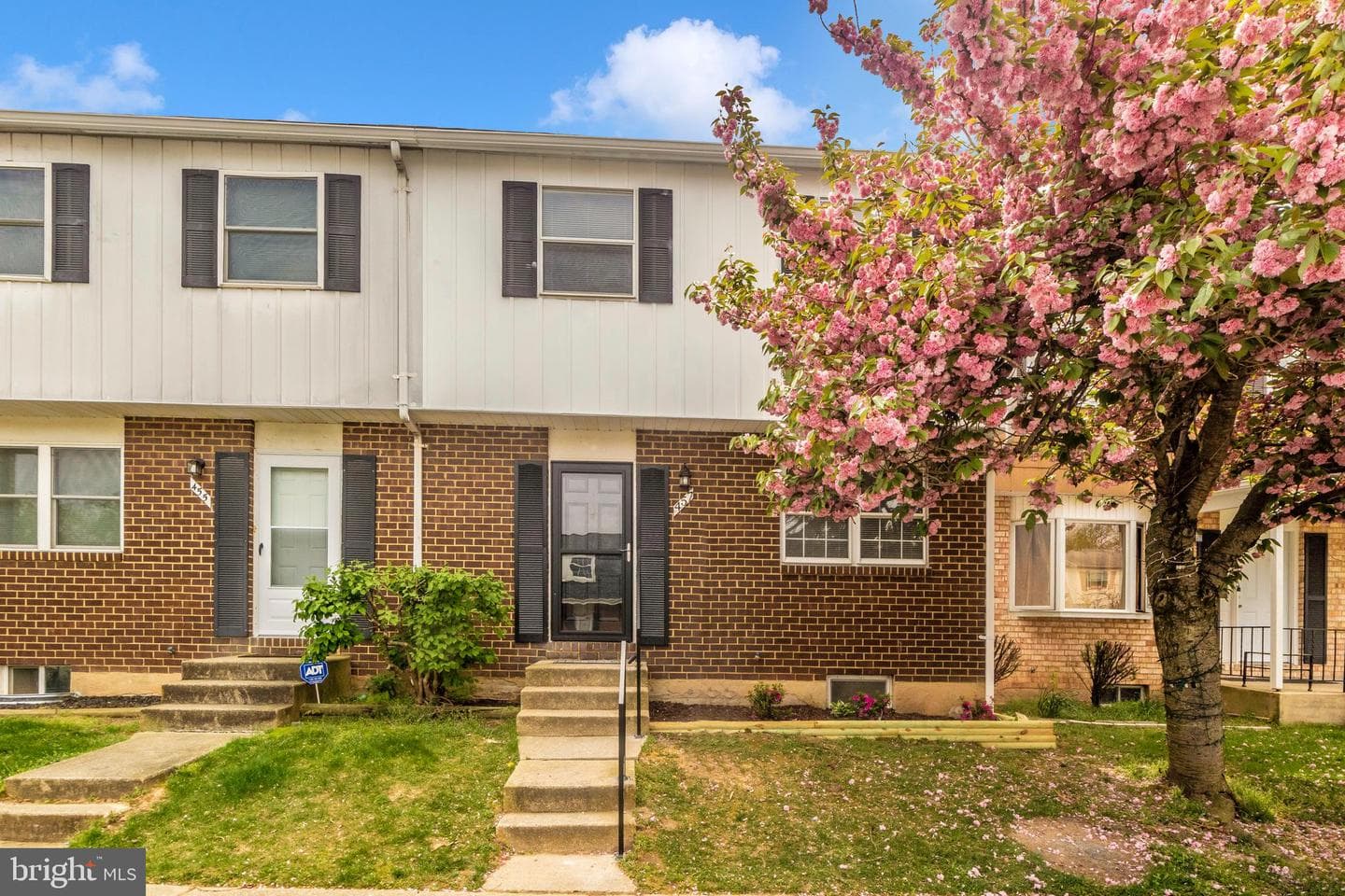 457 Kenilworth Court photo 1