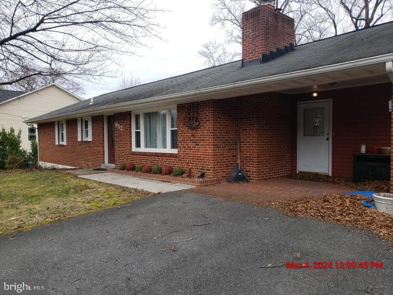 952 Central Lane photo 1