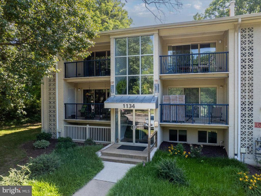 1134 Cove Road #301 photo 1