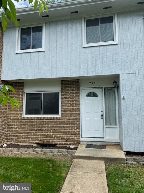 1936 Cambridge Drive photo 1