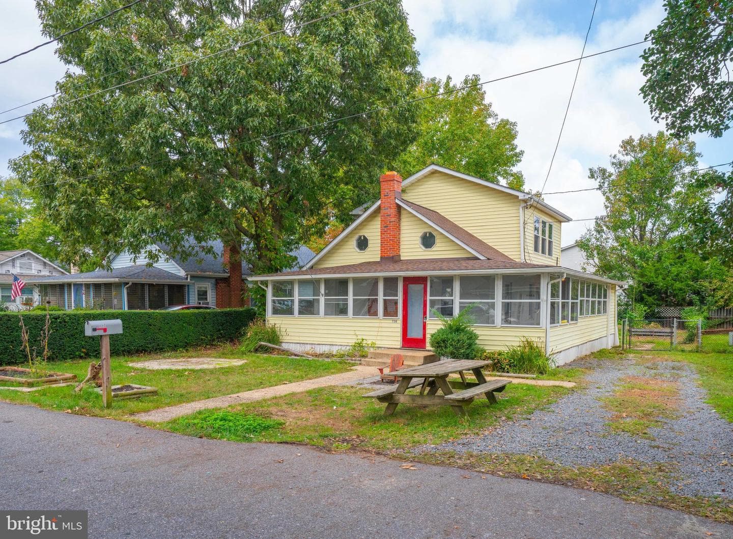 1196 Maple Avenue photo 1