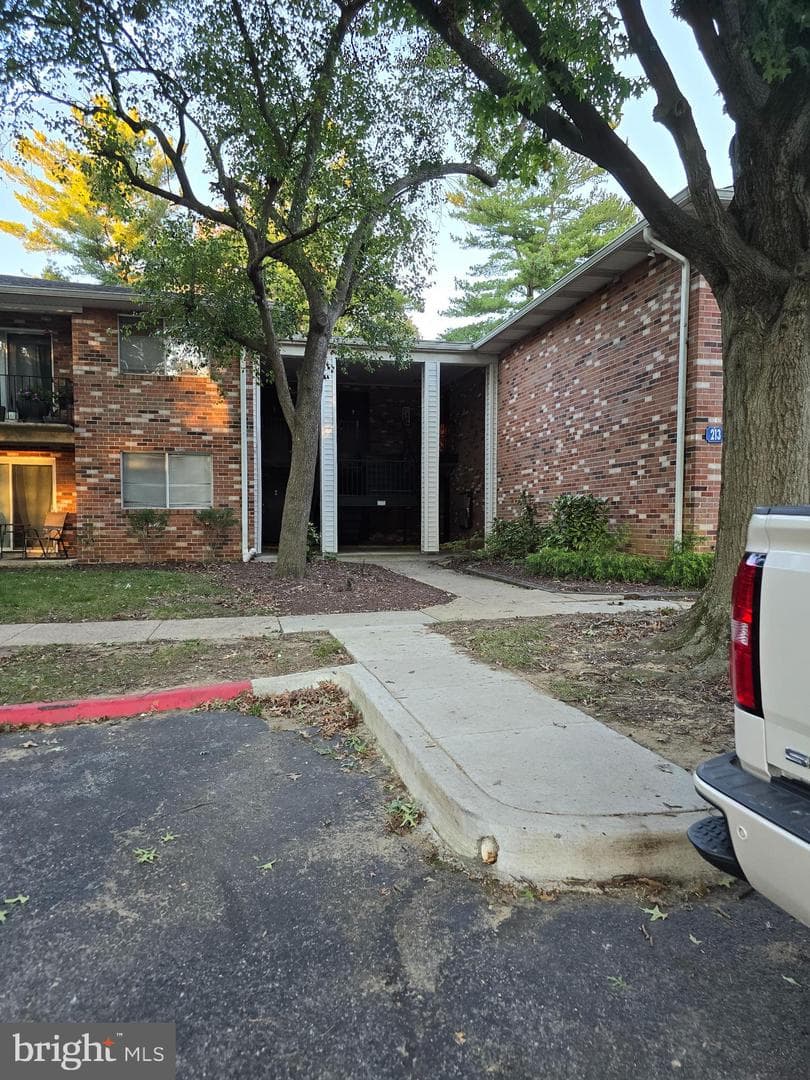 213 Victor Parkway #f photo 1