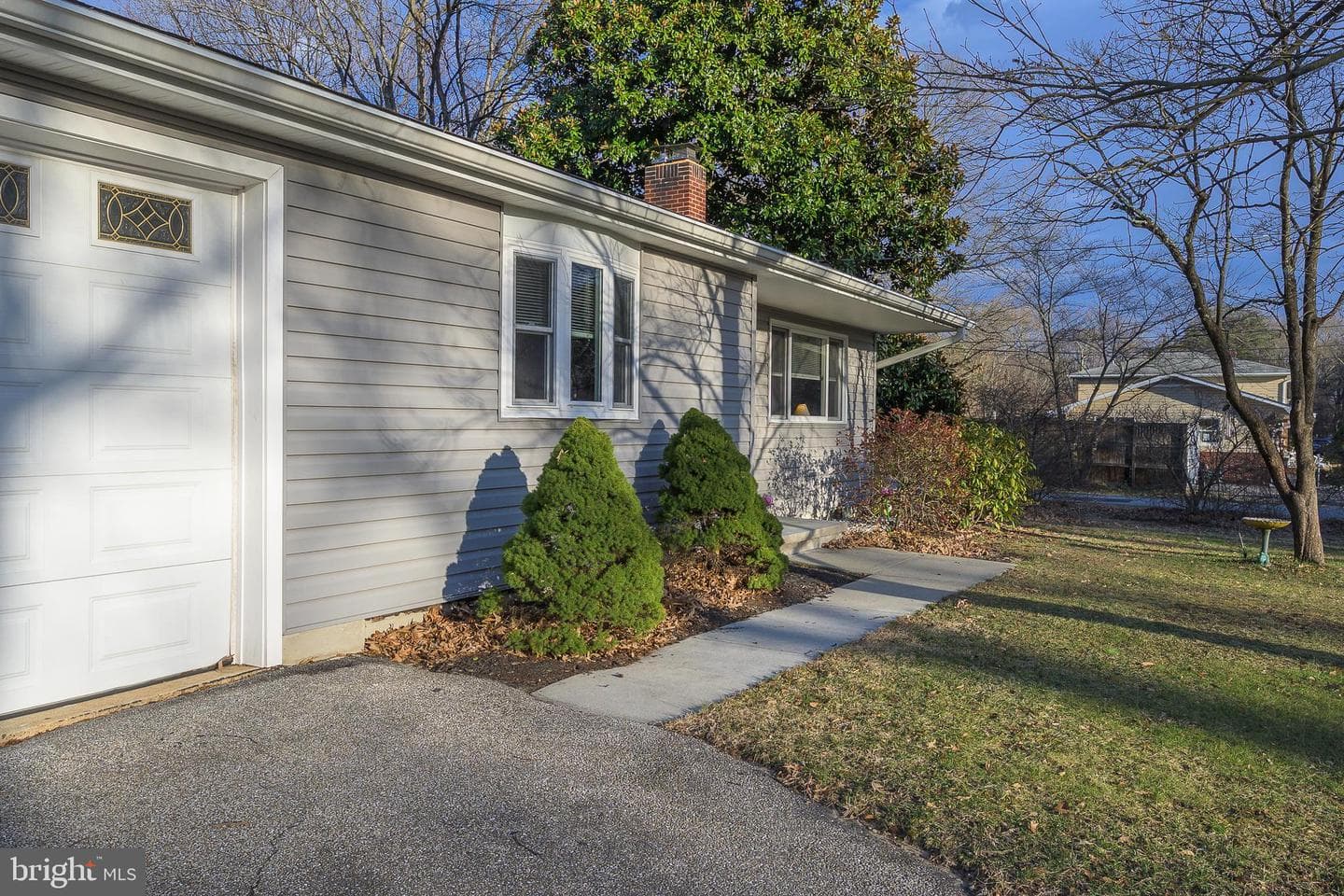 858 Stevenson Road photo 1
