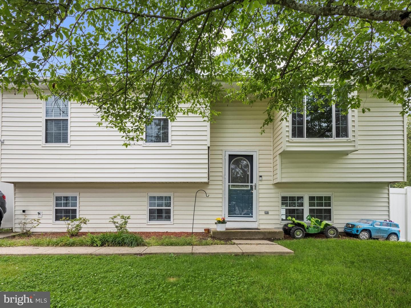 321 Alexis Drive photo 1