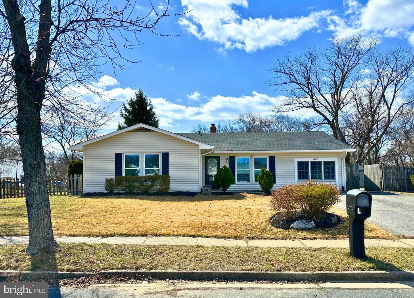 1855 Montreal Road photo 1