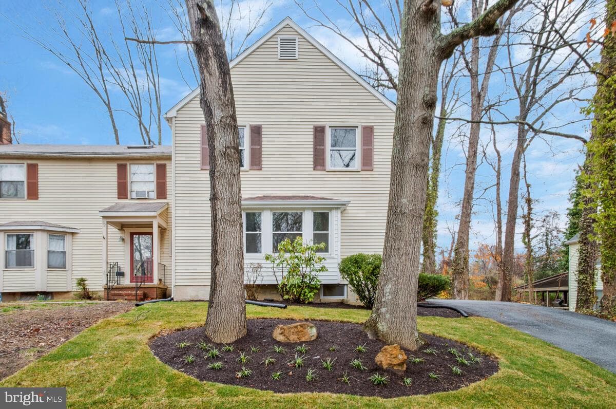 90 Stratford Drive photo 1