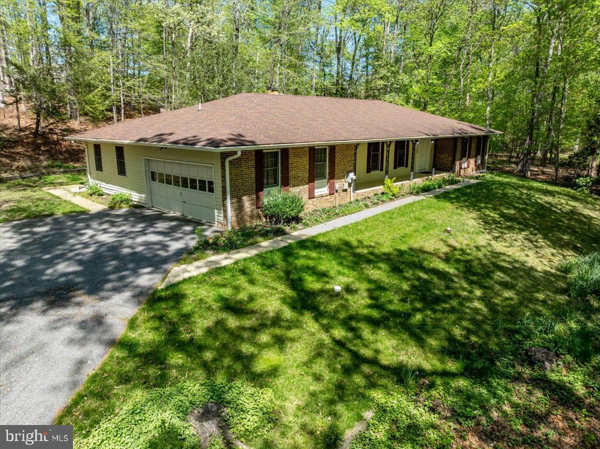 690 Discovery Road photo 1
