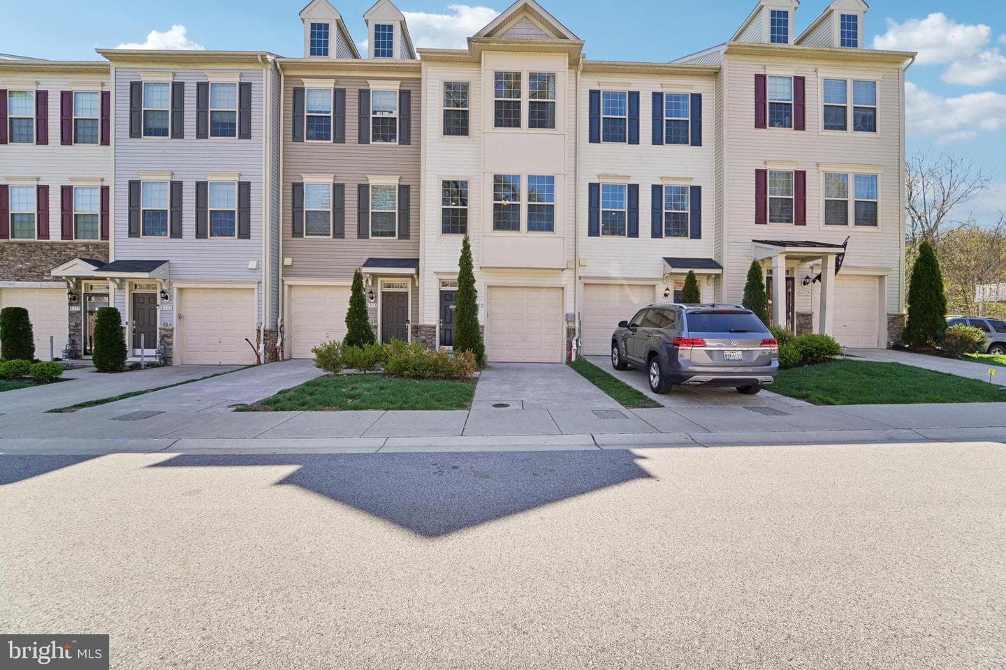 8205 Hollow Court photo 1