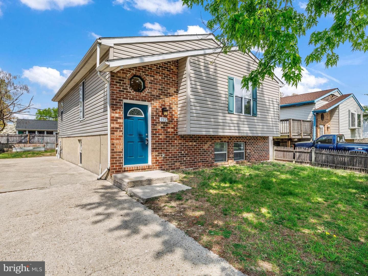 752 225th Street photo 1