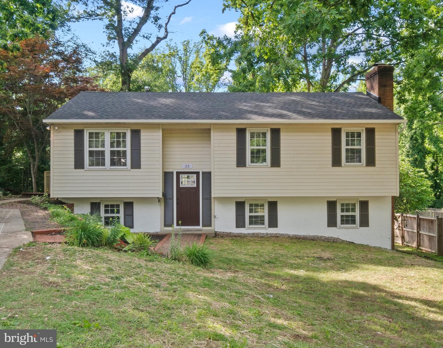 33 Sheridan Road photo 1