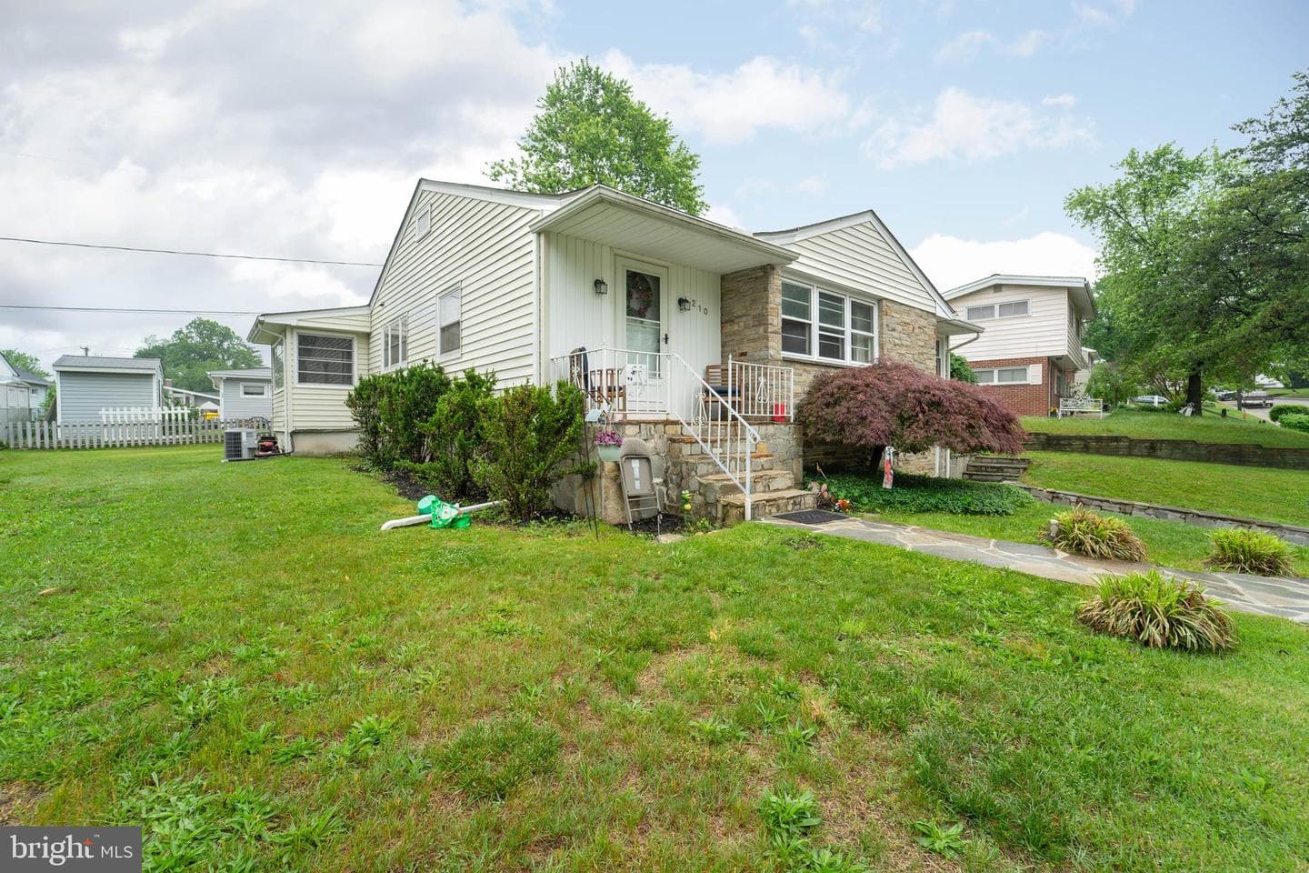 210 Coronet Drive photo 1
