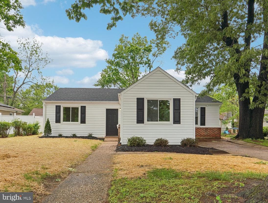 818 Dale Road photo 1
