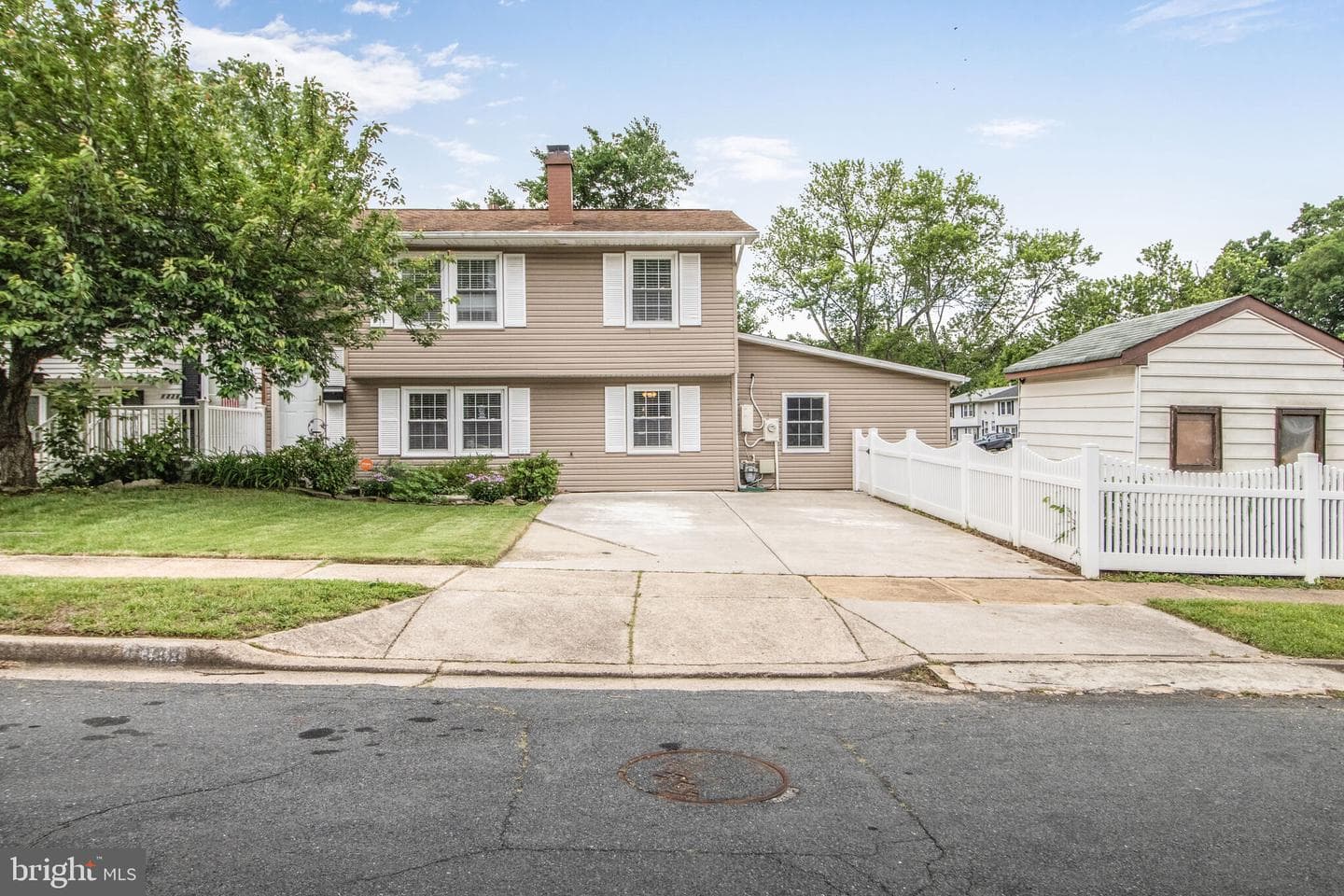1338 Greyswood Road photo 1