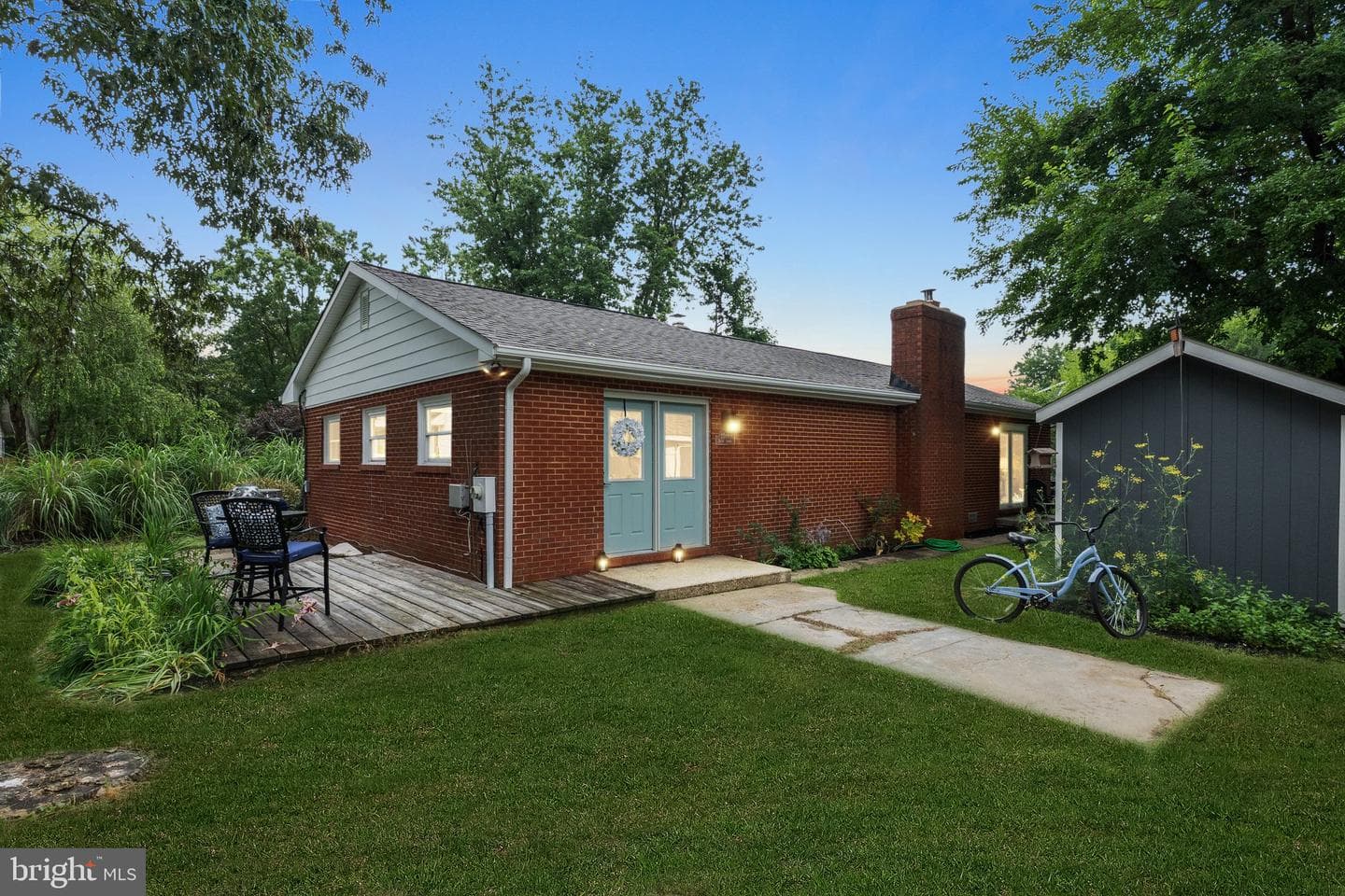 1359 Linden Avenue photo 1