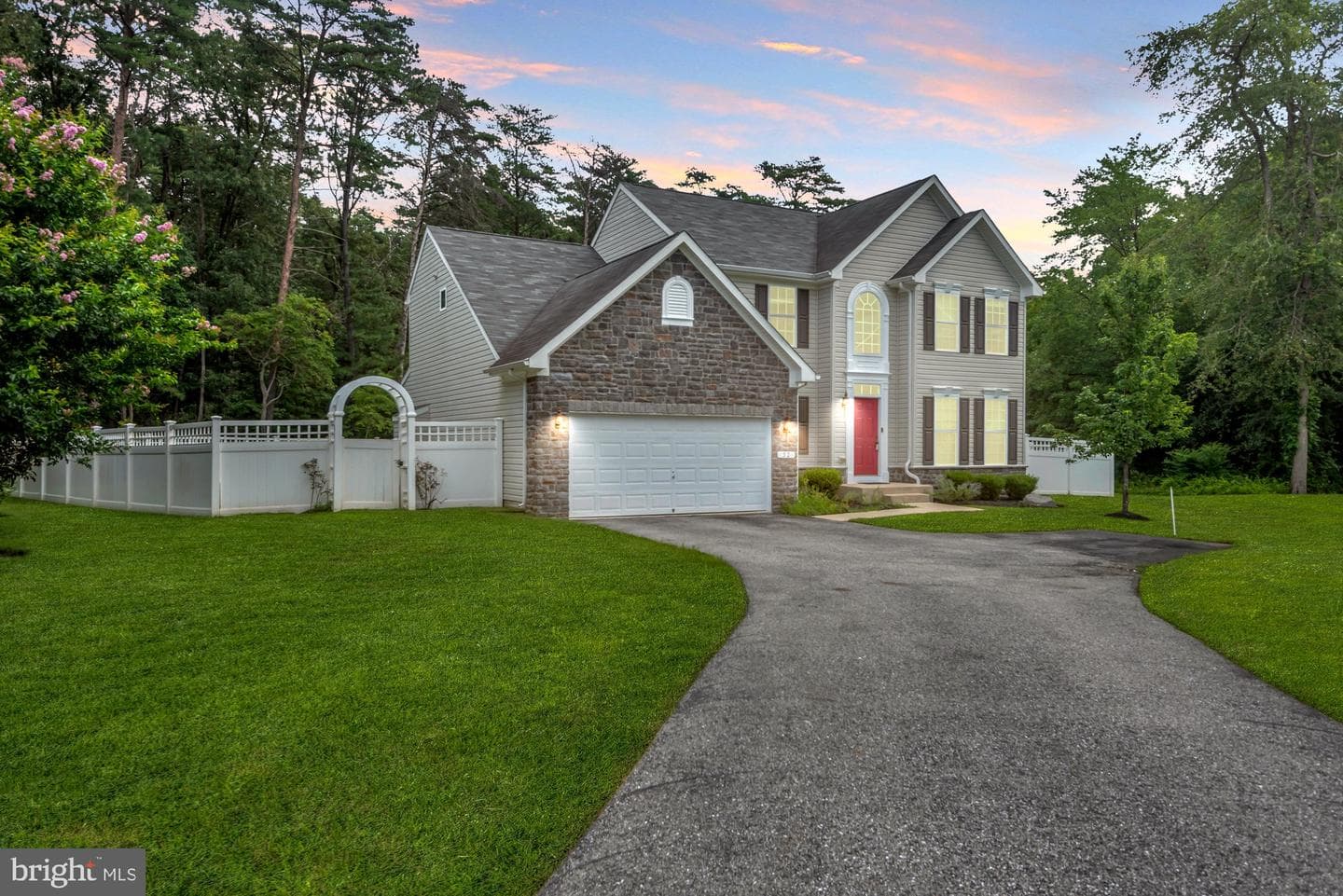 52 Richard Avenue photo 1