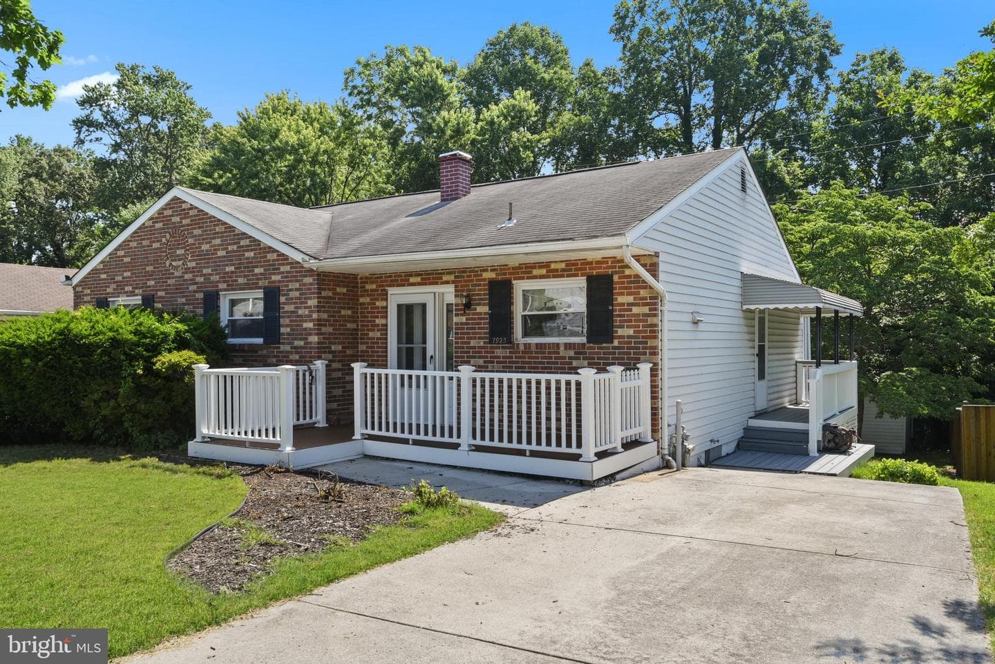 7923 Oakwood Road photo 1