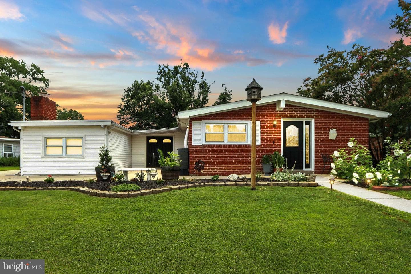 321 Gloucester Drive photo 1