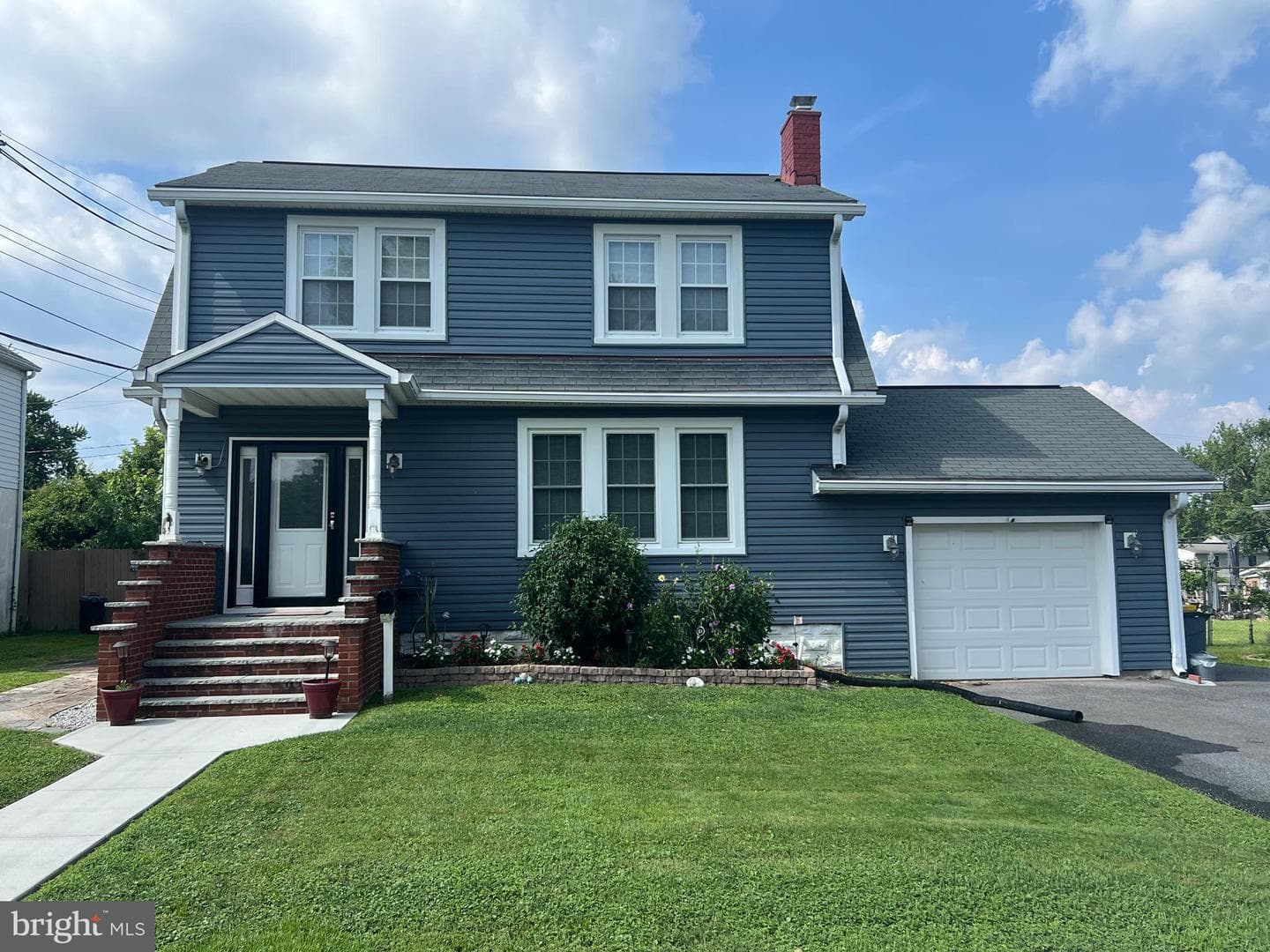 536 Forest View Road photo 1