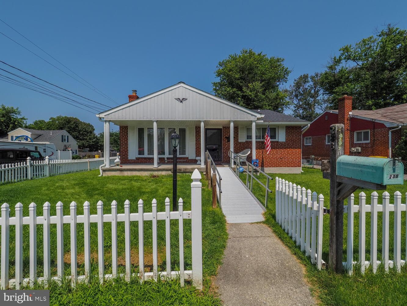 238 Wanda Road photo 1