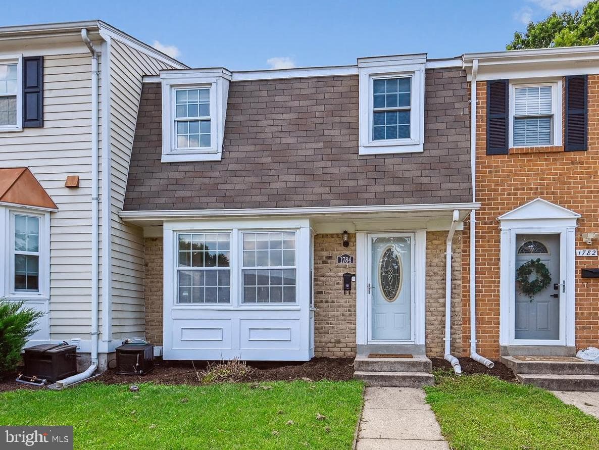 1784 Sharwood Place photo 1