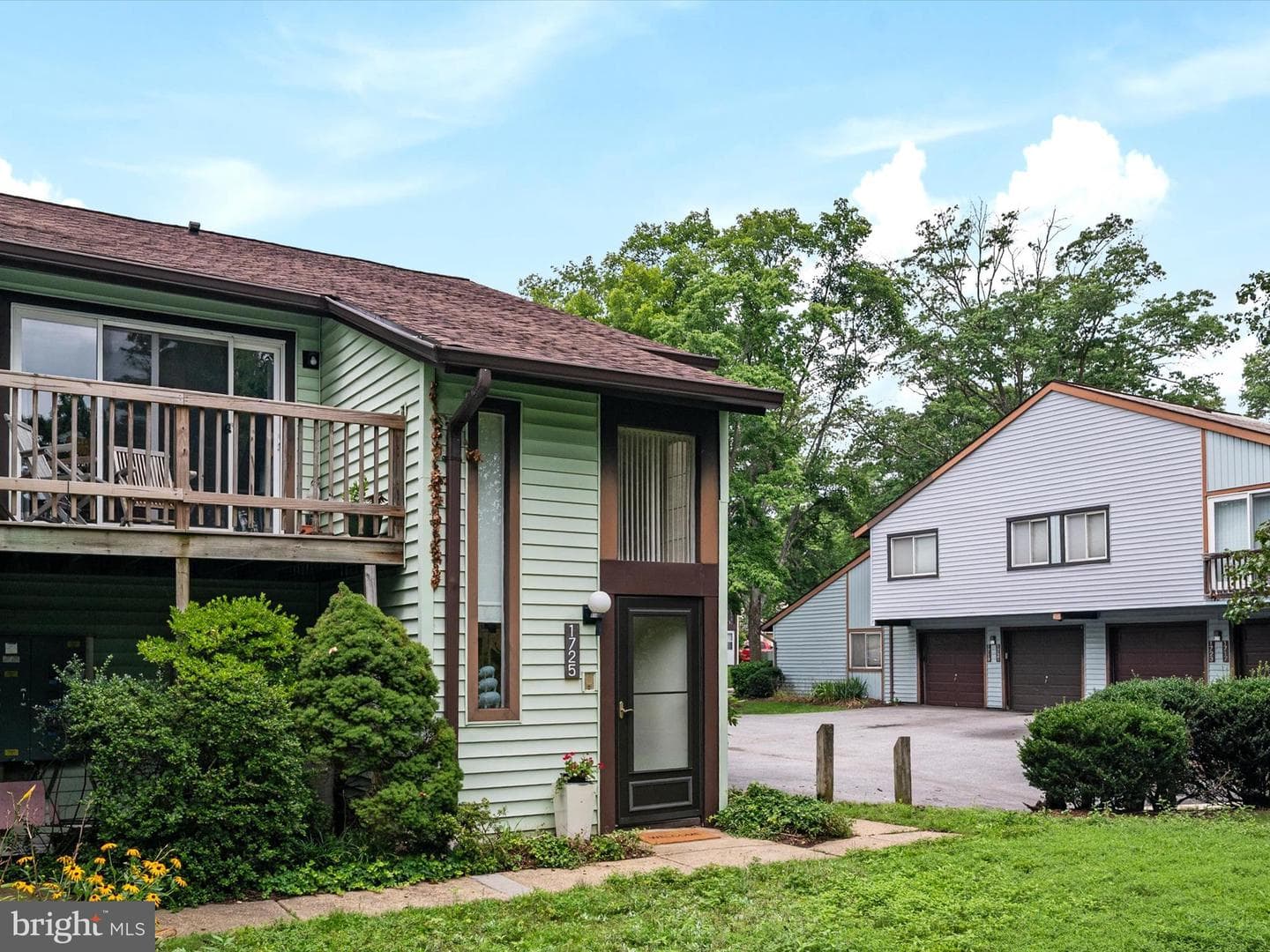 1725 Leisure Way photo 1