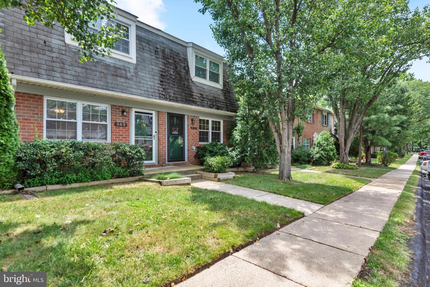 565 Belmawr Place photo 1