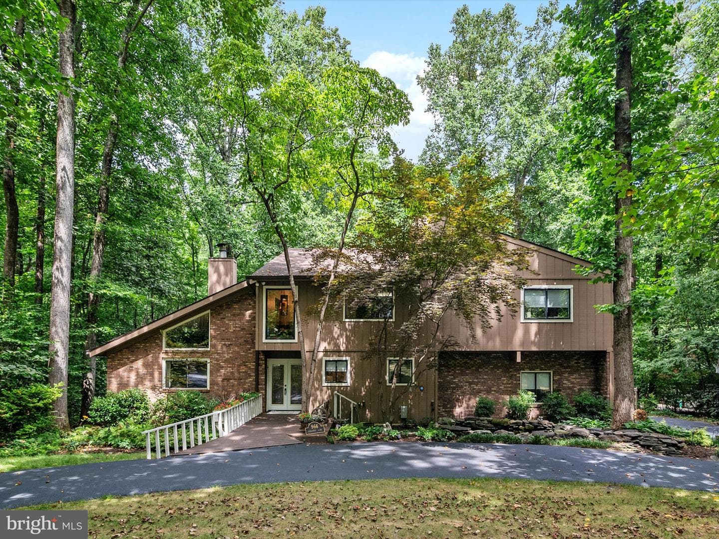 966 Coachway photo 1