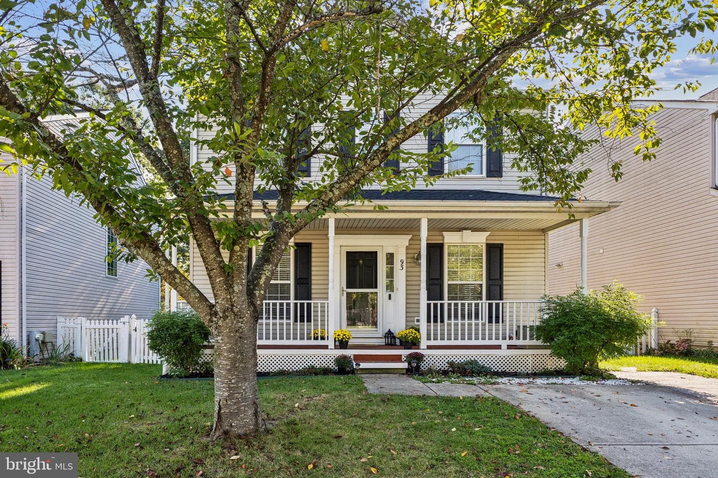 93 Richard Avenue photo 1