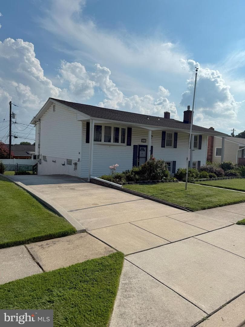 895 Gordon Drive photo 1