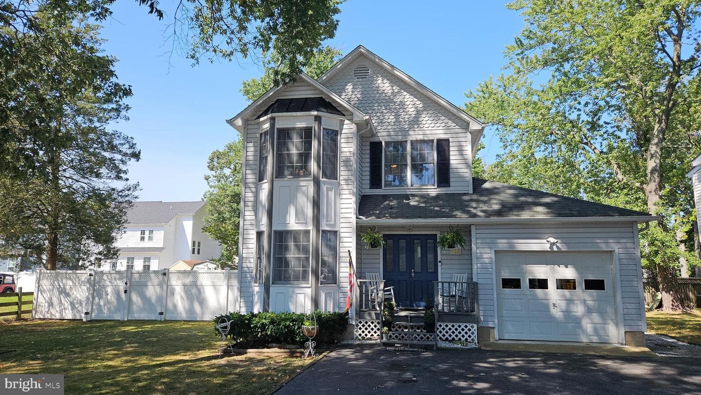 1192 Oak Avenue photo 1