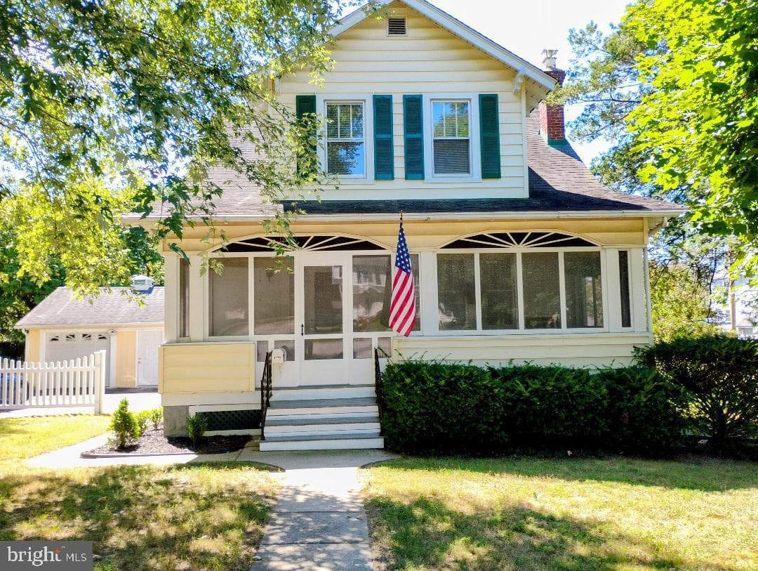 305 Greenwood Road photo 1